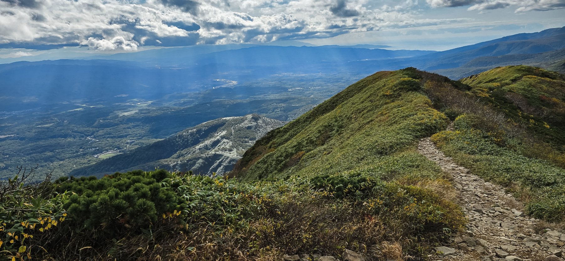The ridge trail near the top