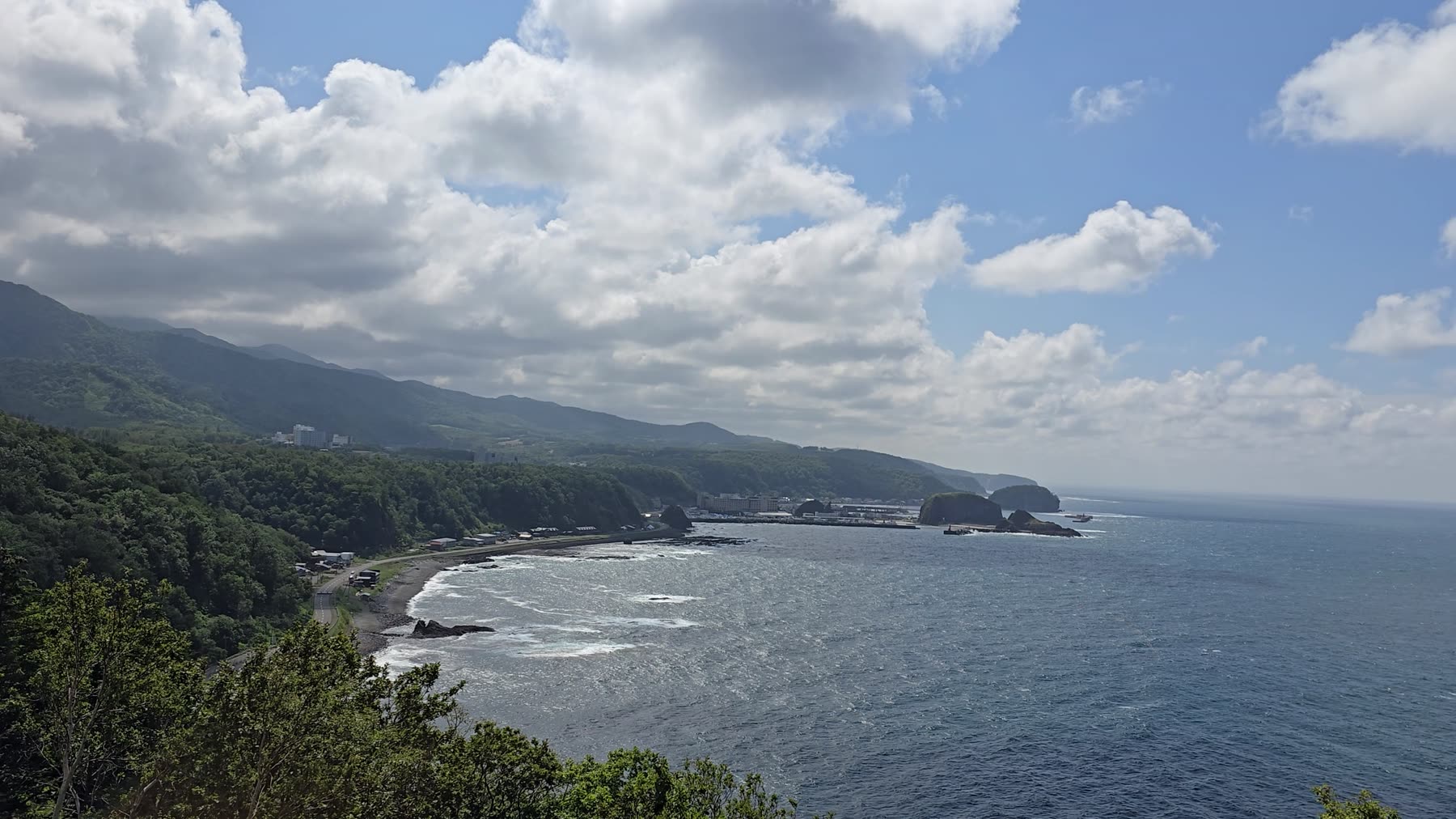 ウトロの海岸